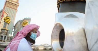 السديس يطيب الكعبة المشرفة والحجر الأسود بأفخر أنواع المسك.. صور
