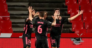 ريال مدريد يواصل مطاردة أتلتيكو في الدوري الإسباني برباعية أمام غرناطة