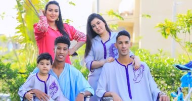 بدر بانون وحميد أحداد وأسرتاهما يحتفلان بعيد الفطر بـ"جلابية مغربى".. صور