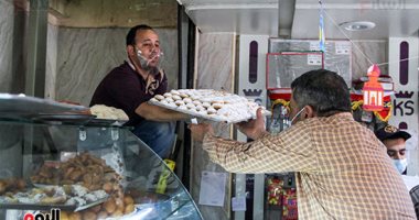 كحك العيد والبسكويت.. عادة المصريين الحلوة في عيد الفطر.. ألبوم صور