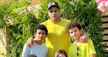 أحدث صورة لـ محمد نور فى عيد الفطر بصحبة أولاده الأربعة