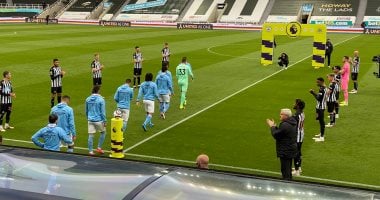 ممر شرفي من لاعبي نيوكاسل لـ مانشستر سيتي بعد التتويج بلقب البريميرليج