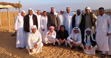 العيد فرحة في شمال سيناء.. تواصل الاحتفالات بإجراءات احترازية وصور تذكارية وعبارات متوارثة.. الدواوين تستقبل المهنئين والشواطئ مغلقة.. التهانى بدون مصافحات والجلوس فى الدواوين بوضع تباعد اجتماعى.. صور