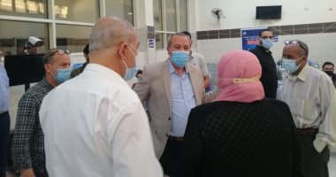 شاهد.. تطعيم المواطنين بلقاح كورونا فى مستشفى المنصورة العام الجديد.. صور