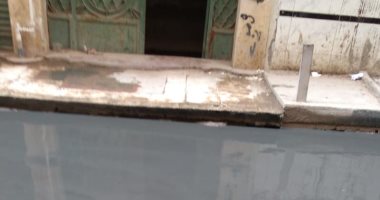 أهالى منطقة الرأس السوداء بسيدى بشر يشكون من مياه الصرف بشارع 7 .. والشركة تستجيب