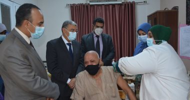 شاهد إقبال المواطنين على مراكز التطعيم بالمنيا للحصول على لقاح كورونا