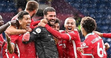 ليفربول يكافئ أليسون بيكر بعد هدف الإنقاذ بعقد جديد فى الصيف