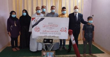 وكيل صحة الشرقية يكرم أسر شهداء كورونا من الجيش الأبيض بمناسبة عيد الفطر.. صور
