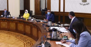 الحكومة: تطعيم عاملي المجمعات الصناعية وأصحاب المعاشات والسجناء بلقاح كورونا فى يونيو