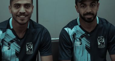 لاعبو الاهلي يتوافدون على مطار القاهرة لبدء رحلة جنوب أفريقيا