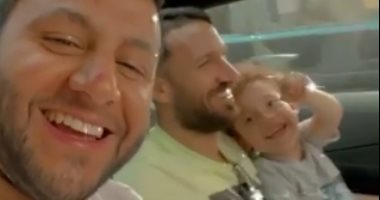 نجل علي معلول يداعب كهربا بطريقته الخاصة قبل مواجهة صن داونز.. فيديو