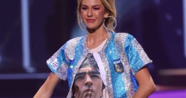 ممثلة الأرجنتين فى مسابقة ملكة جمال الكون ترتدى زى منتخب بلادها مع صورة مارادونا.. صور