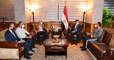 وزير الرياضة يكرم عزمى وعبد العزيز محيلبة ويشيد بأداء بعثة منتخب الرماية