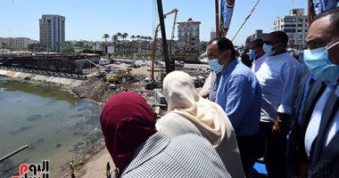 رئيس الوزراء يتفقد عددا من مشروعات الطرق والكبارى لربط محافظتى القليوبية والدقهلية.. ويؤكد: الدولة تولى اهتماما كبيرا برفع كفاءة الطرق لتيسير نقل المواطنين والبضائع.. وتطوير الطريق الدولى الساحلى بطول 90 كم