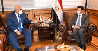 محافظ الوادي الجديد يرتب مع وزارة الرياضة نهائي مراكز الشباب