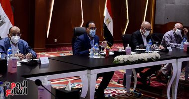 استمع لمقترحاتهم ومطالب أهالى المحافظة.. رئيس الوزراء يلتقى نواب دمياط