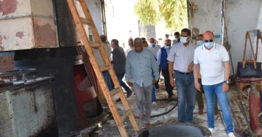 محافظ أسوان يتفقد آثار حريق محطة رى بلانة بمركز نصر النوبة.. صور