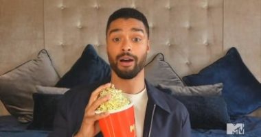 ريج جين بادج بعد فوزه بـ mtv: سأضع الجائزة بالقرب من قلبى .. صور