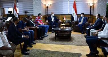وزير الرياضة يكرم لاعبى منتخب الملاكمة ويشهد توقيع عقد رعاية يسري رزق