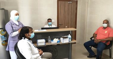 "اليوم السابع" يرصد توافد المواطنين لتقى لقاح كورونا بمركز طب الأسرة بالقرنة فى الأقصر
