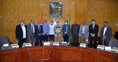 محافظ الإسماعيلية: إنشاء اتحاد مشترك يضم كافة النقابات المهنية .. صور
