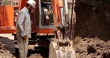 "حياة كريمة" تمد خطوط الصرف للمناطق المحرومة بعزبة السلام فى المنوفية