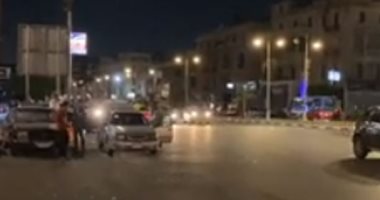 شباب الباتيناج يمارسون هوايتهم بعد غلق المحال بميدان الكوربة "فيديو"