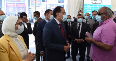 مواطنون يشكرون الرئيس والحكومة على توفير اللقاح.. وأجنبية تهتف: تحيا مصر
