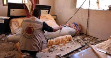 عائلة تنجو من الموت بعد سقوط صاروخ على منزلها فى غزة.. صور