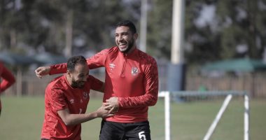 لاعبو الأهلي يحتفلون بعيد ميلاد رامي ربيعة فى جنوب افريقيا 