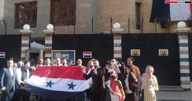 السوريون المقيمون بالقاهرة يدلون بأصواتهم فى الانتخابات الرئاسية.. صور 