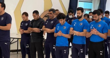 بعثة بيراميدز تؤدى صلاة الجمعة بفندق الإقامة في آبا بنيجيريا.. صور