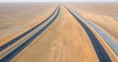 "النقل" تنهى رسميا المرحلة الأولى من مشروع تطوير وتوسعة طريق الصعيد الصحراوى الغربى.. تشمل المسافة من القاهرة للمنيا بطول 230 كيلومترا.. وتضم طريقا منفصلا للشاحنات به حارتان خرسانة لمواجهة حوادث الطرق