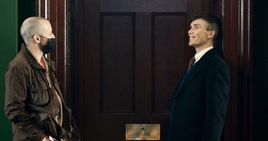 كيليان مورفى وجها لوجه أمام المخرج أنتونى بيرن فى كواليس Peaky Blinders