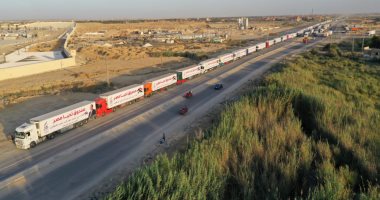 المساعدات المصرية لغزة تتوالى.. شاهد قافلة صندوق تحيا مصر فى طريقها للقطاع