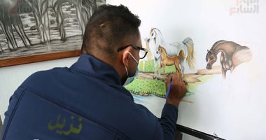 هنا ورش الرسم خلف الأسوار.. لوحات فنية رائعة صممها نزلاء السجون.. سجين لـ"اليوم السابع": السجون توفر لنا الخامات اللازمة.. حلمى افتتاح معرض عقب قضاء عقوبتى.. وآخر: أعشق رسم صور الرؤساء.. صور