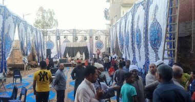 فض عزاء مخالف لمنع انتشار كورونا فى ديرب نجم بالشرقية.. صور