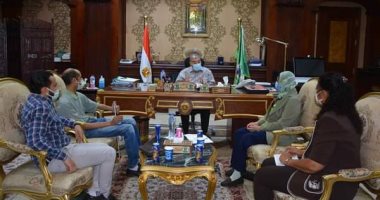 محافظ المنيا يلتقى وفد مجموعة "كلنا واحد" للجمعيات فى مجال الإعاقة
