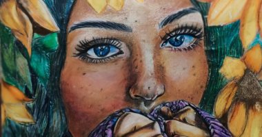 "هالة" من المنوفية تعبر عن موهبتها الفنية بالرسم.. صور