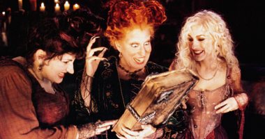 بيت ميدلر وسارة جيسيكا باركر وكاثي نجمي يعودون لبطولة فيلم Hocus Pocus 2