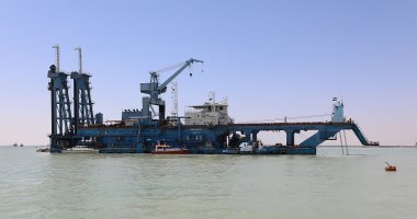 أعمال التكريك بموقع مشروع ازدواج قناة السويس بالبحيرات المرة.. صور