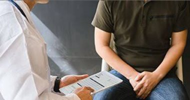 كل ما تريد معرفته عن أعراض وأسباب وعلاج ألم الخصية