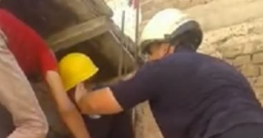 قوات الحماية المدنية تنقذ سيدة عالقة بعقار منهار في الإسكندرية