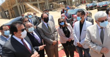وزير التعليم العالى يتفقد إنشاءات جامعة حلوان الأهلية ويوجه بالتزام الوقت المحدد