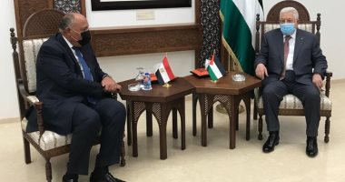 وزير الخارجية يؤكد لأبو مازن مواصلة القاهرة مساعيها لإحياء مسار السلام