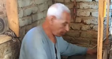 "مهنة الستر".. هنا تصنع الفركة النقادية من خيوط الحرير على النول الفرعونى بقنا.. ينتجون الشيلان والمشغولات اليدوية.. ومحمود على: ورثنا الصنعة من الأجداد الفراعنة.. والقطعة تبدأ من 15 جنيها وتباع للسياح.. فيديو