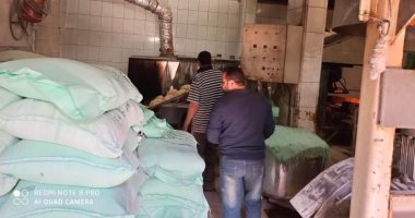 ضبط مخزن مواد غذائية بدون ترخيص والتحفظ على 563 شكارة دقيق مدعم في المنوفية