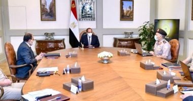 الرئيس  السيسى يتابع موقف مشروعات الهيئة الهندسية على مستوى الجمهورية.. ويوجه بالاستغلال الأمثل لامتداد مسارات المياه من فروع النيل إلى الدلتا.. والتوسع التدريجي في إنشاء وتطوير الطرق والمحاور بالقاهرة الكبرى