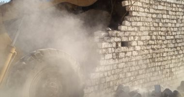 محافظة الجيزة: إزالة فورية لحالة بناء مخالف بشارع فرع والى بالمنيب.. صور