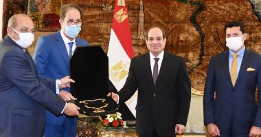 الرئيس السيسى يتسلم وسام الاستحقاق الخاص باللجنة الأولمبية الأفريقية.. ويؤكد: مصر مستعدة دائما لاستضافة جميع الأحداث والفعاليات الرياضية فى أى وقت.. ومصطفى براف: مصر تتمتع ببنية تحتية على أعلى مستوى